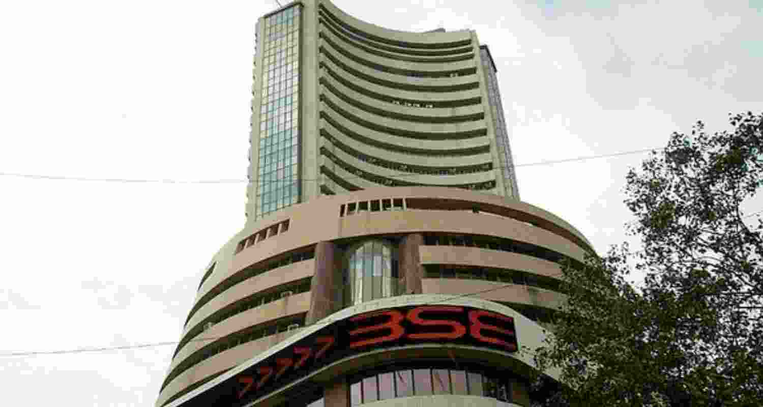 Sensex falls 156 pts, Nifty drops 45 pts in early trade
