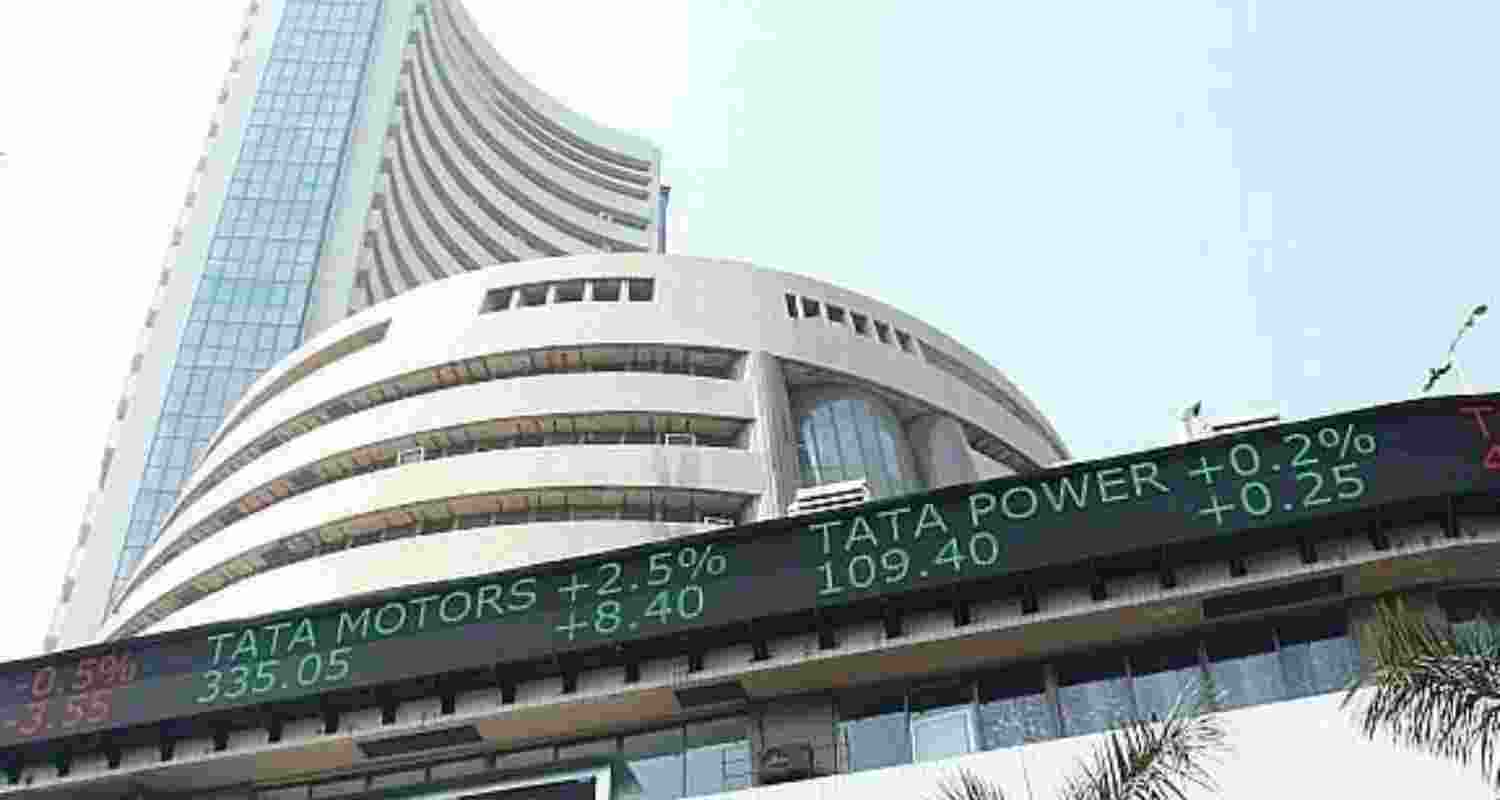 Sensex crashes 700 pts, Nifty falls 180 pts in early trade