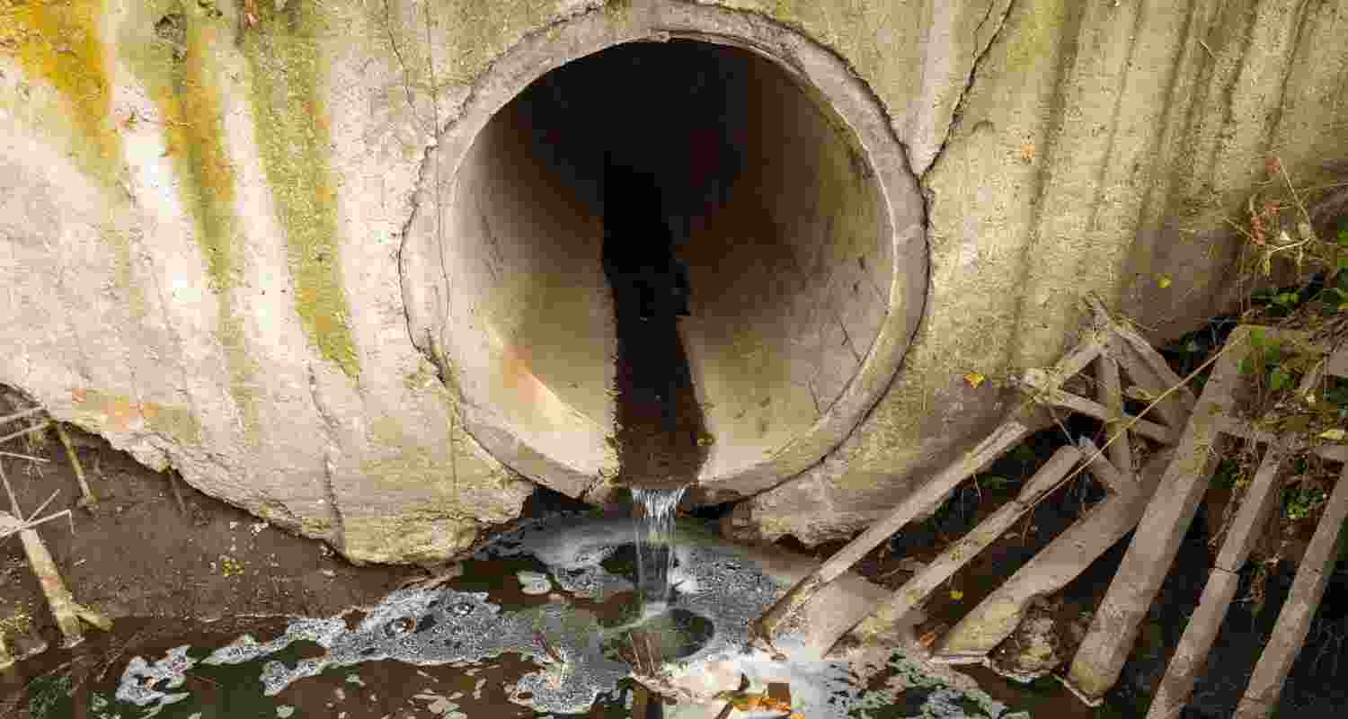 Sanitation worker died while cleaning sewer line in MP; 2 serious