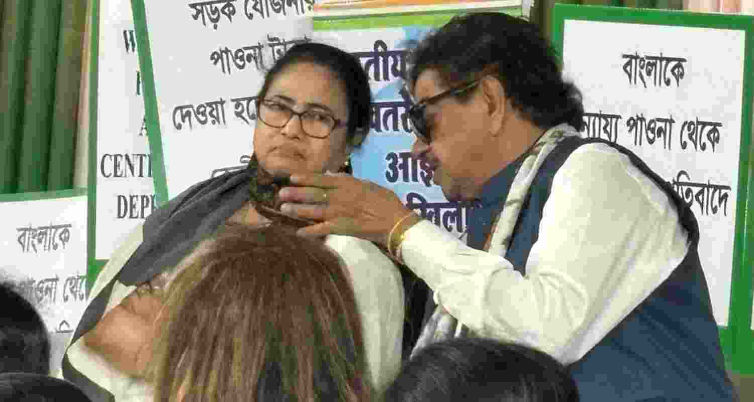 TMC MP Shatrughan Sinha with party supremo Mamata Banerjee. TMC MP Shatrughan Sinha with party supremo Mamata Banerjee.