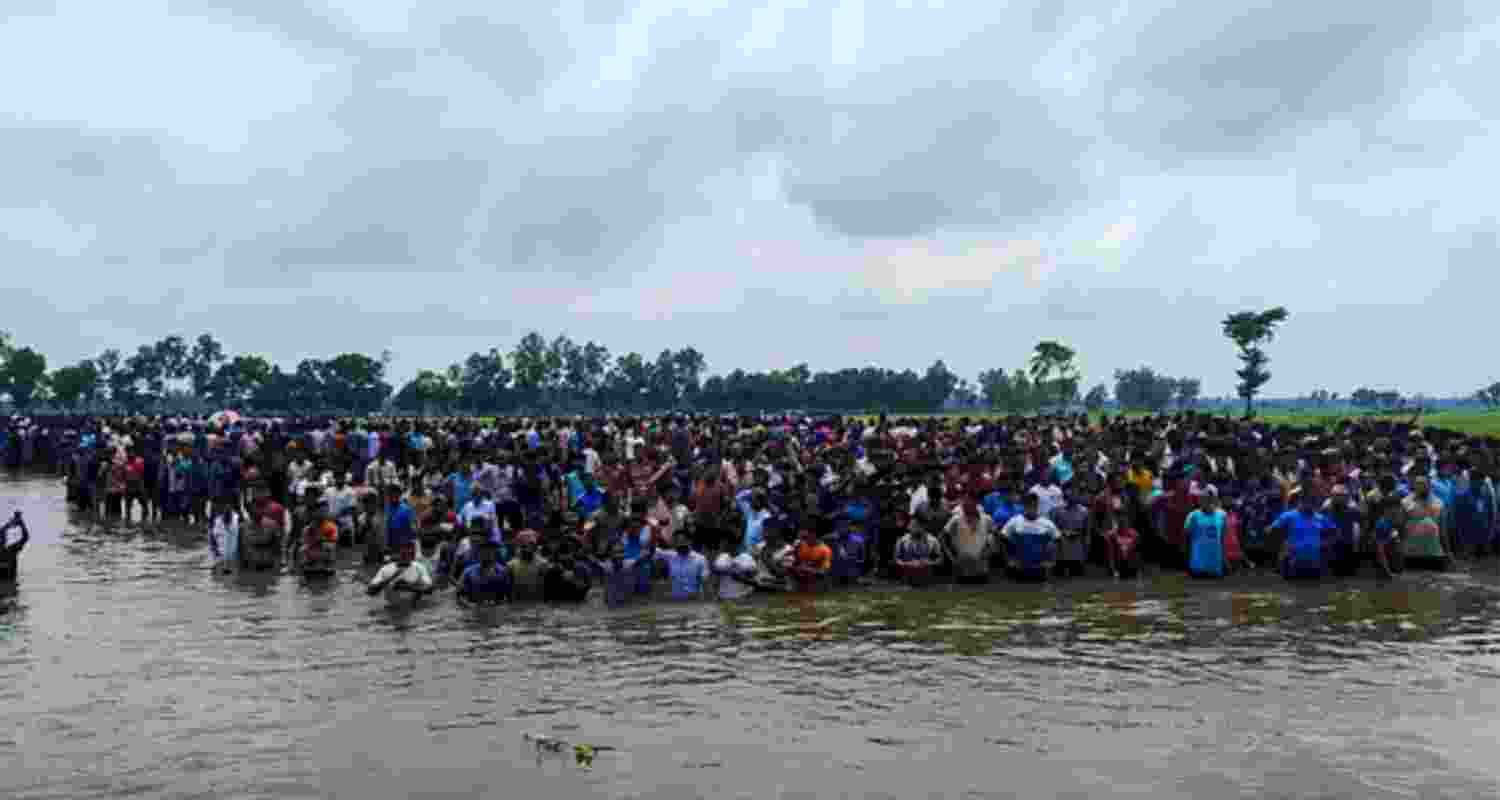 Bangladeshi nationals at the international border of Sitalkuchi, Cooch Behar, West Bengal - Representative image (file). 