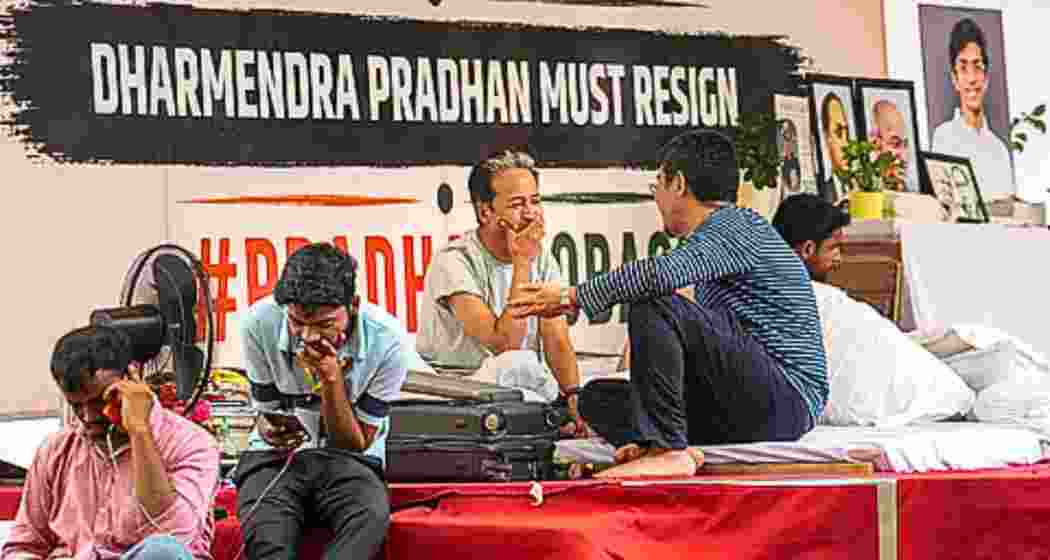 Activist Sonam Wangchuk and CJP founder Abhijeet Dipke during the protest at the Jantar Mantar.