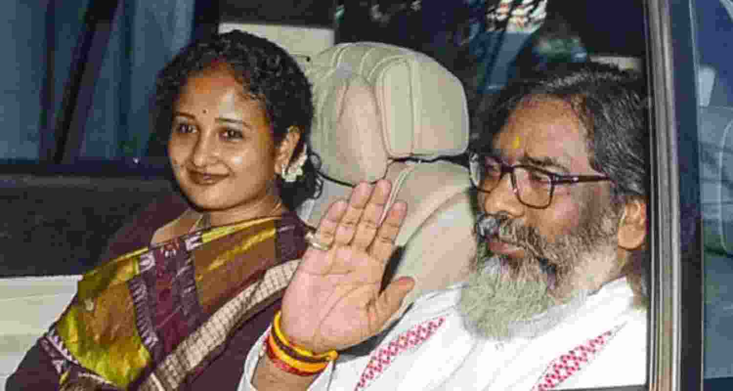 Soren distributes portfolios to ministers, keeps Home to himself