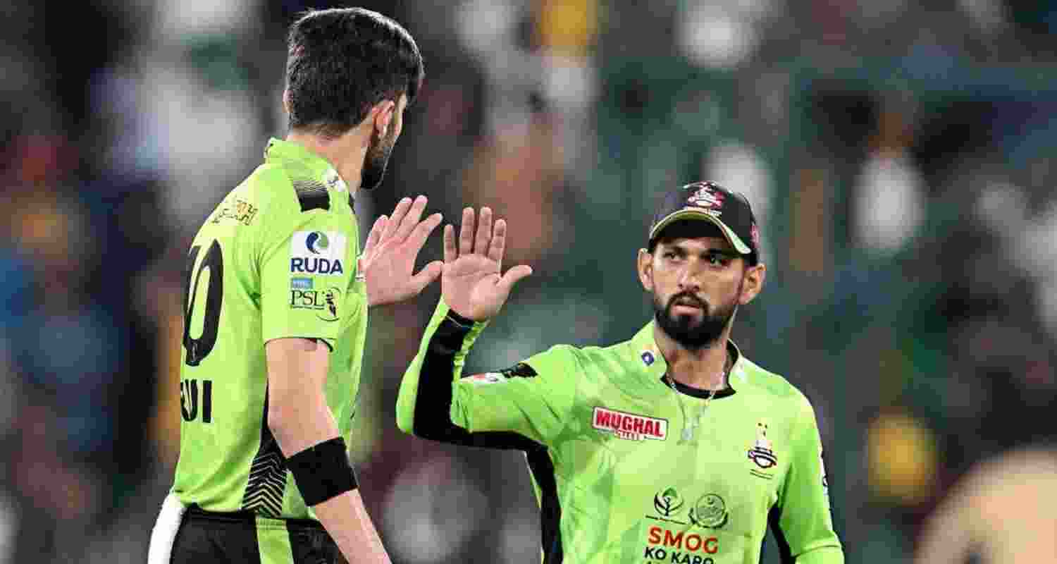 Lahore Qalandars captain Shaheen Shah Afridi with a player of his team.