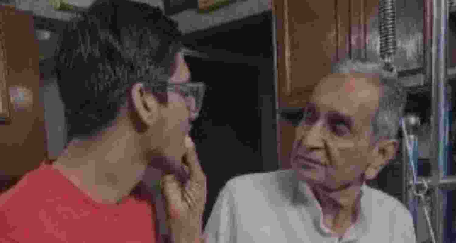 Sunita’s extended family celebrating at Ahmedabad home.