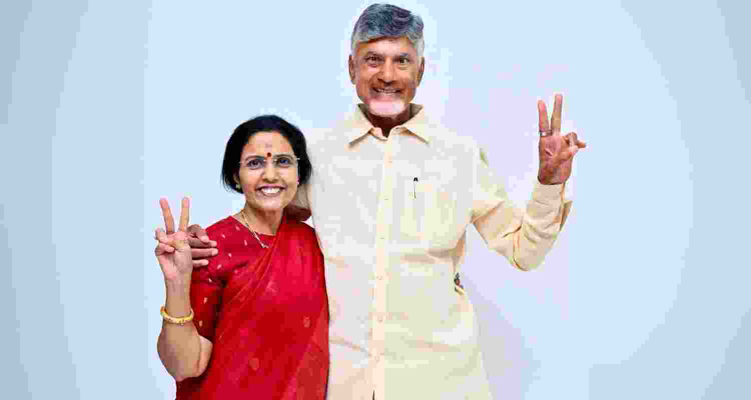 Chandrababu Naidu celebrating his victory with his wife, Nara Bhuvaneshwari.