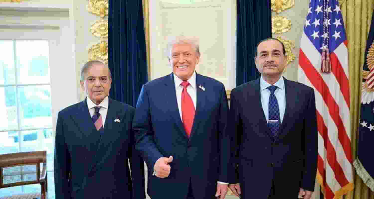 Pakistan PM Shehbaz Sharif (extreme left) and Army chief Asim Munir (extreme right) with US President Donald Trump in White House.
