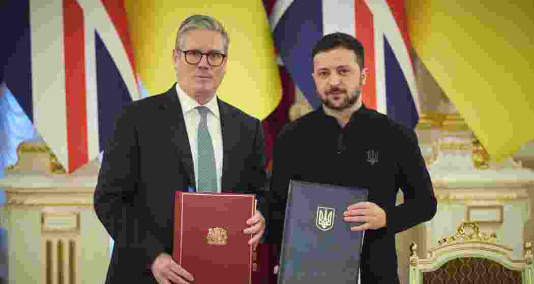 British Prime Minister Keir Starmer (R) and Ukrainian President Volodymyr Zelensky on Jan. 16, 2025 in Kyiv, Ukraine.