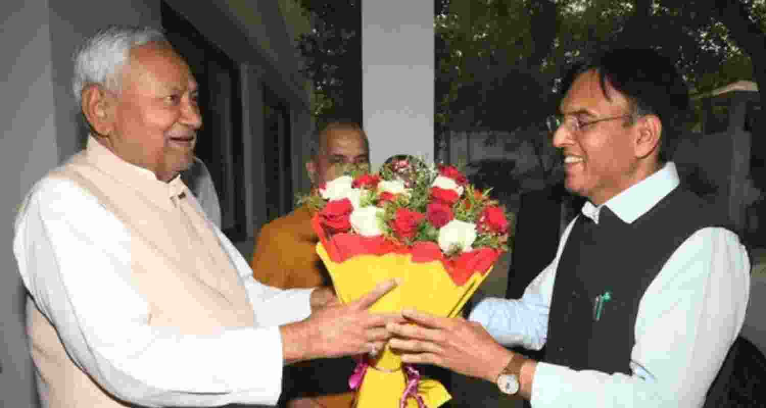 Bihar Chief Minister Nitish Kumar and Sports Minister Mansukh Mandaviya. Image: X.
