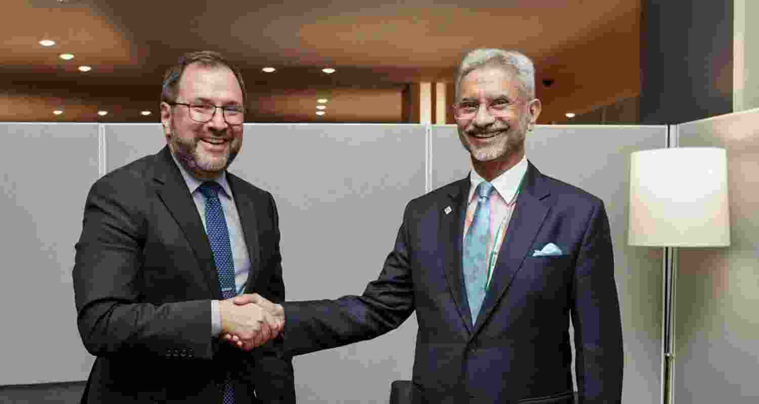 Venezuelan Foreign Minister Yvan Gil with India's External Affairs Minister S. Jaishankar.