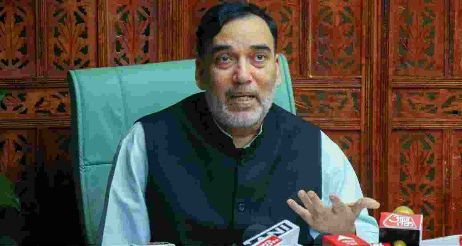 AAP to Contest Delhi Polls Independently, No Congress Alliance. AAP to Contest Delhi Polls Independently, No Congress Alliance.