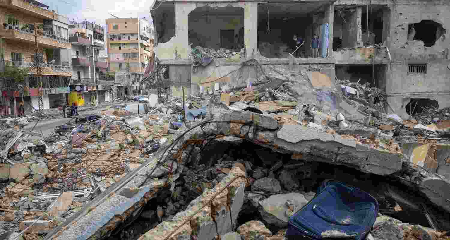 Fresh airstrikes strain Israel Lebanon fragile ceasefire. Fresh airstrikes strain Israel Lebanon fragile ceasefire.