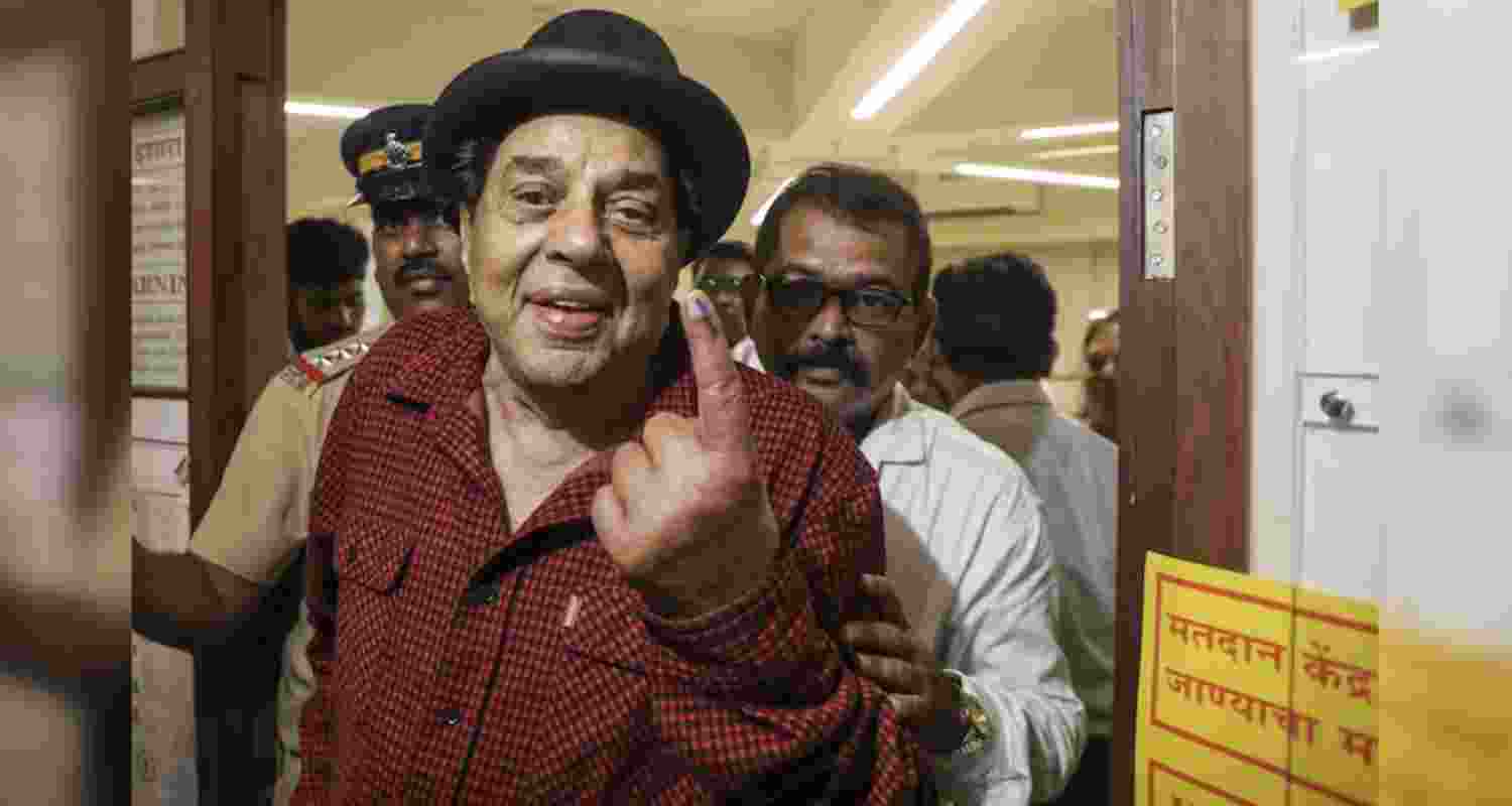 Court Summons Dharmendra Over Cheating Allegations in Dhaba Case. File Photo. Court Summons Dharmendra Over Cheating Allegations in Dhaba Case. File Photo.