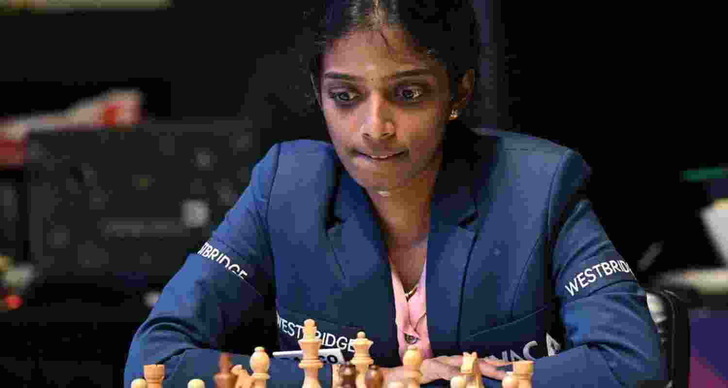 Vaishali’s 9.5 point victory secures World Blitz quarters berth.