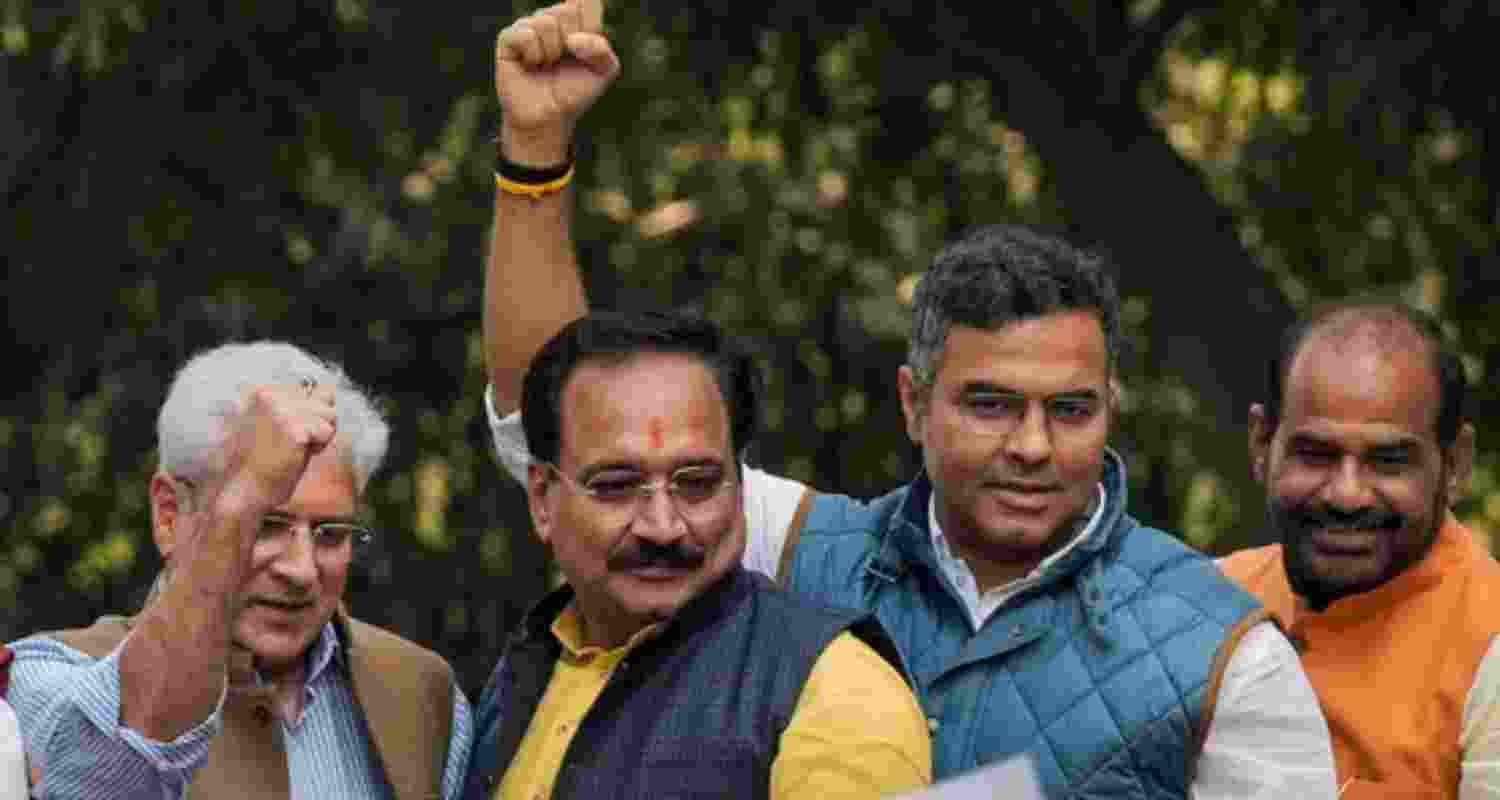 BJP challenges AAP with former Congress and AAP leaders.