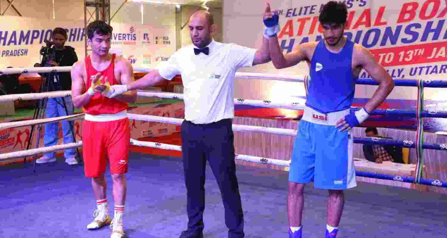 Abhinash Jamwal defeats Shiva Thapa in thrilling semi final of Men's National Boxing Championship. Abhinash Jamwal defeats Shiva Thapa in thrilling semi final of Men's National Boxing Championship.