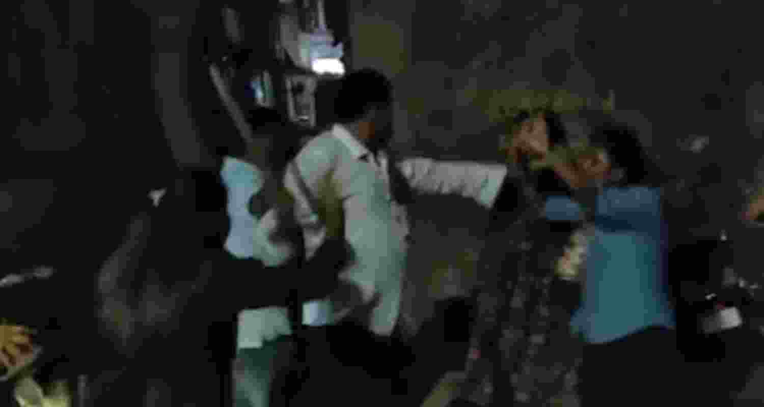 Women beaten for not speaking Marathi in Dombivli. Women beaten for not speaking Marathi in Dombivli.