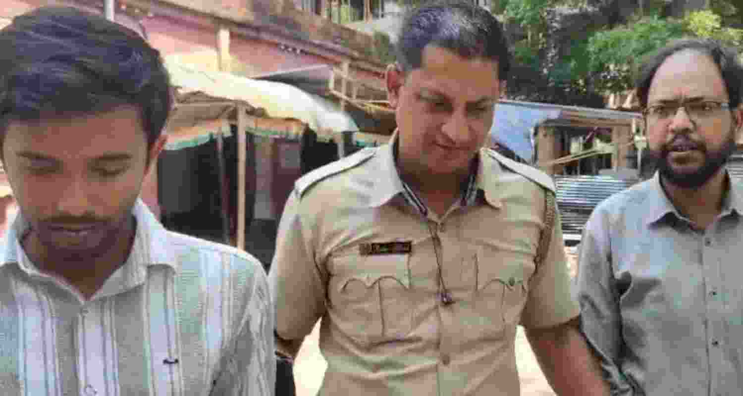 WB: Plot to incite communal unrest Foiled; Two held with Pakistani flag. WB: Plot to incite communal unrest Foiled; Two held with Pakistani flag.