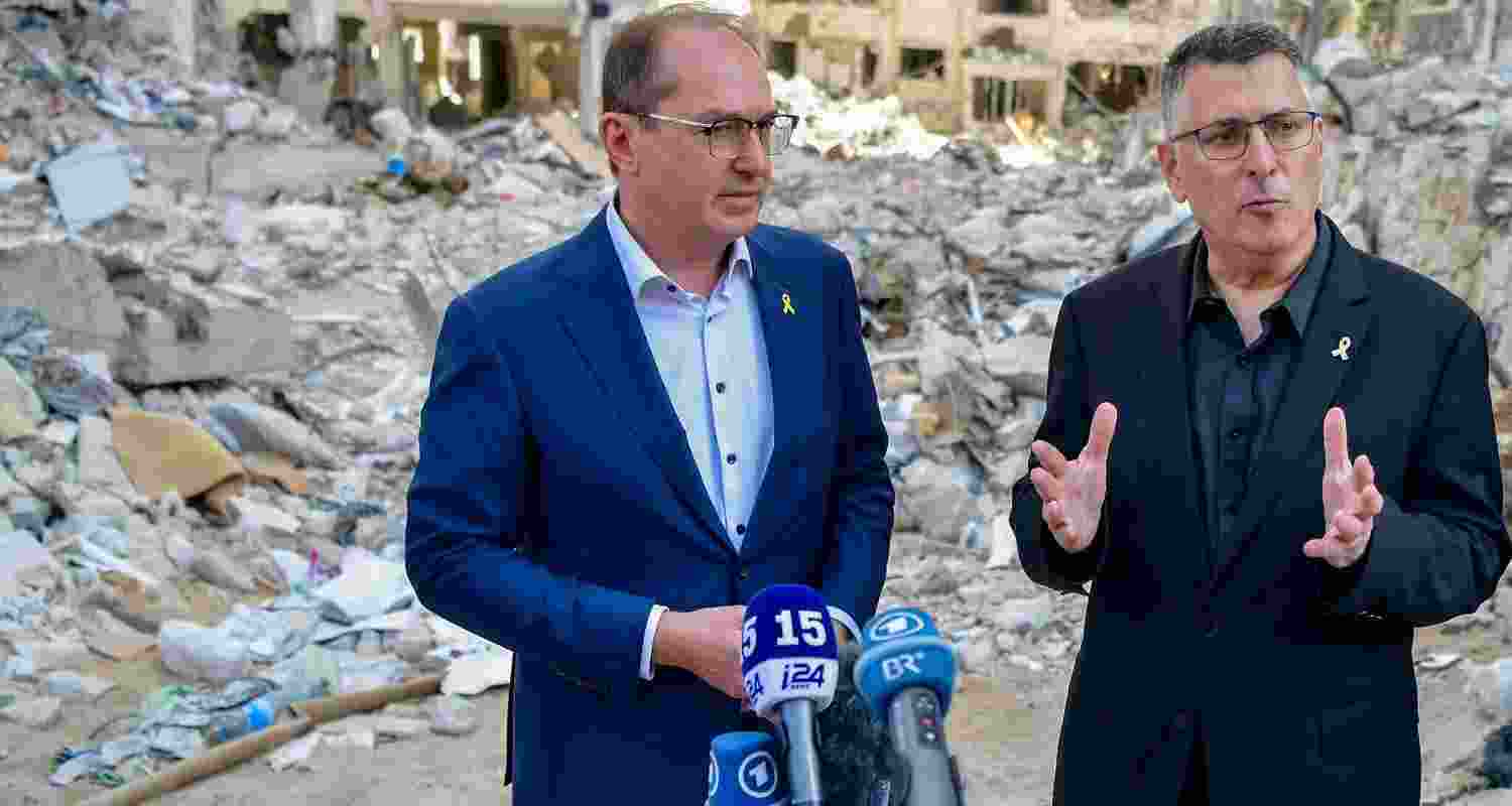 German Interior Minister Alexander Dobrindt, left, and Foreign Minister Gideon Sa'ar visit the scene where a ballistic missile fired from Iran impacted in Bat Yam. File Photo.