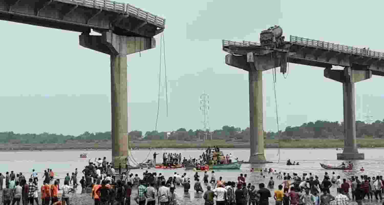 Injured man dies raising Gujarat bridge collapse death toll to 22.