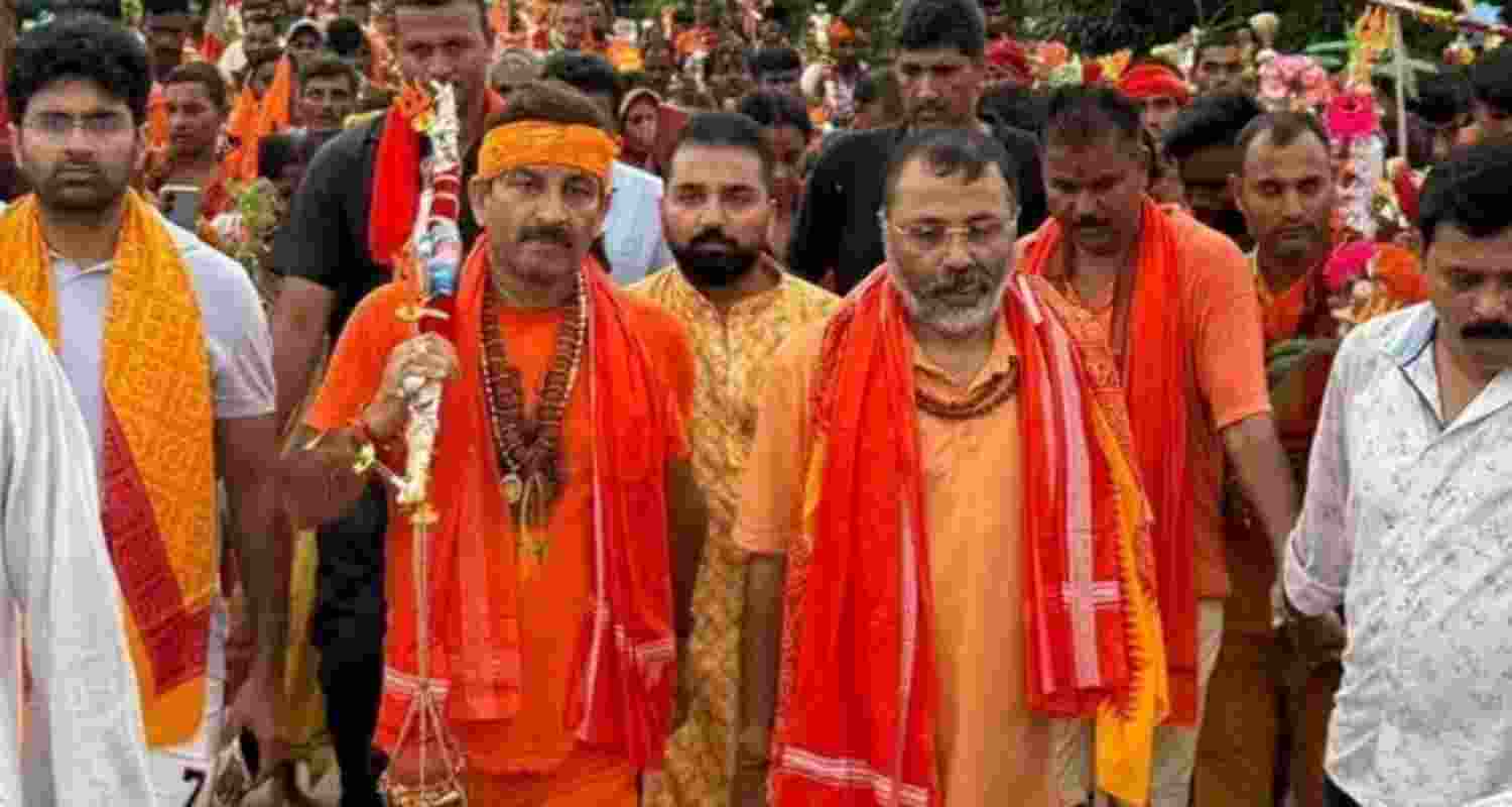 BJP MPs booked for entering inner shrine at Deoghar Temple.