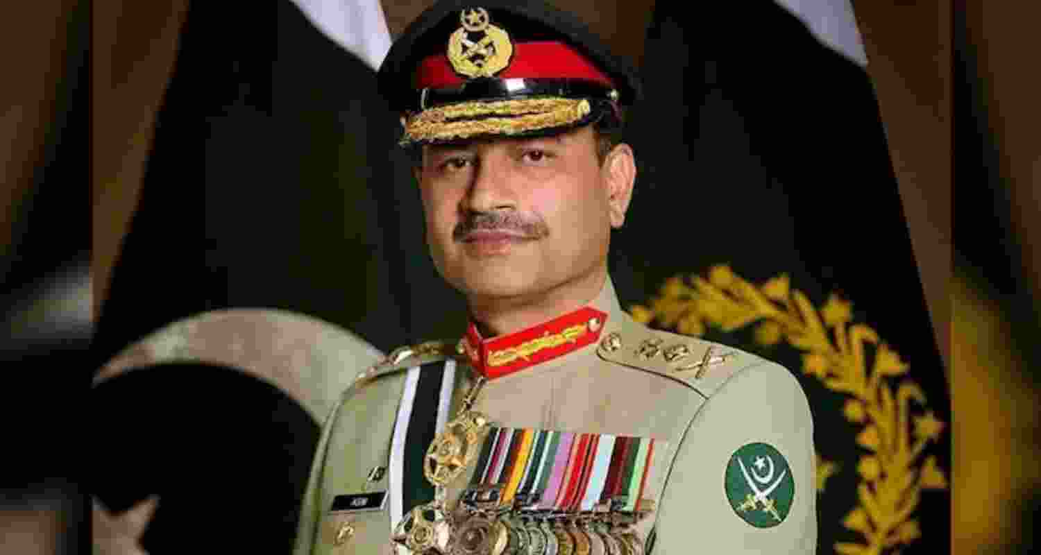 Pakistan army chief warns India of massive nuclear strike.