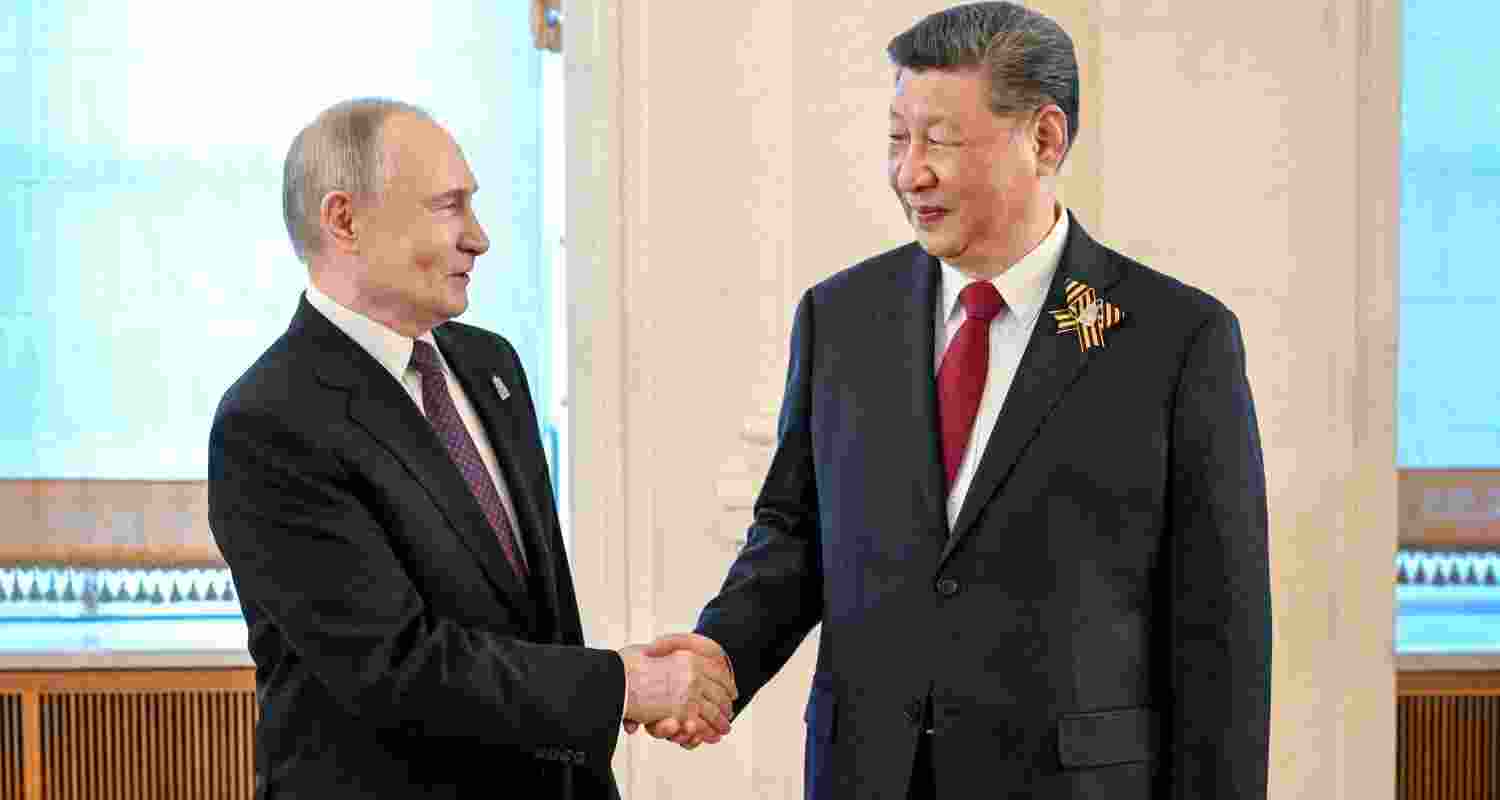 Xi hosts Putin and global leaders at SCO summit in Tianjin.