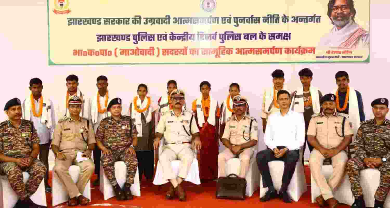 Ten CPI Maoist members surrender in Jharkhand. Ten CPI Maoist members surrender in Jharkhand.