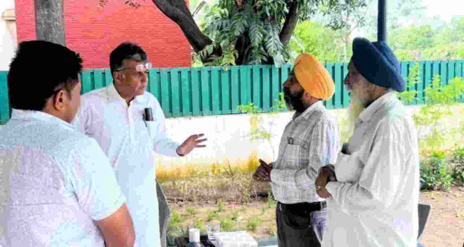 Tewari urges Metro link and elected mayor for Tricity. Tewari urges Metro link and elected mayor for Tricity.