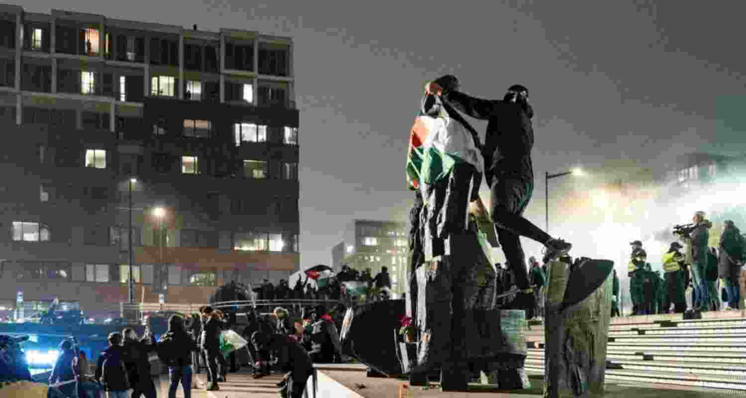 Tensions escalate after anti-Israeli attacks in Amsterdam. Tensions escalate after anti-Israeli attacks in Amsterdam.