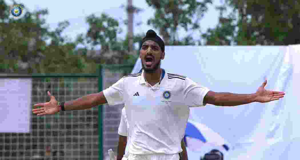 Arshdeep Singh dismisses Kumar Kushagra to break the 51-run stand as India D defeats India B in the Duleep Trophy match. Image taken from BCCI X. Arshdeep Singh dismisses Kumar Kushagra to break the 51-run stand as India D defeats India B in the Duleep Trophy match. Image taken from BCCI X.