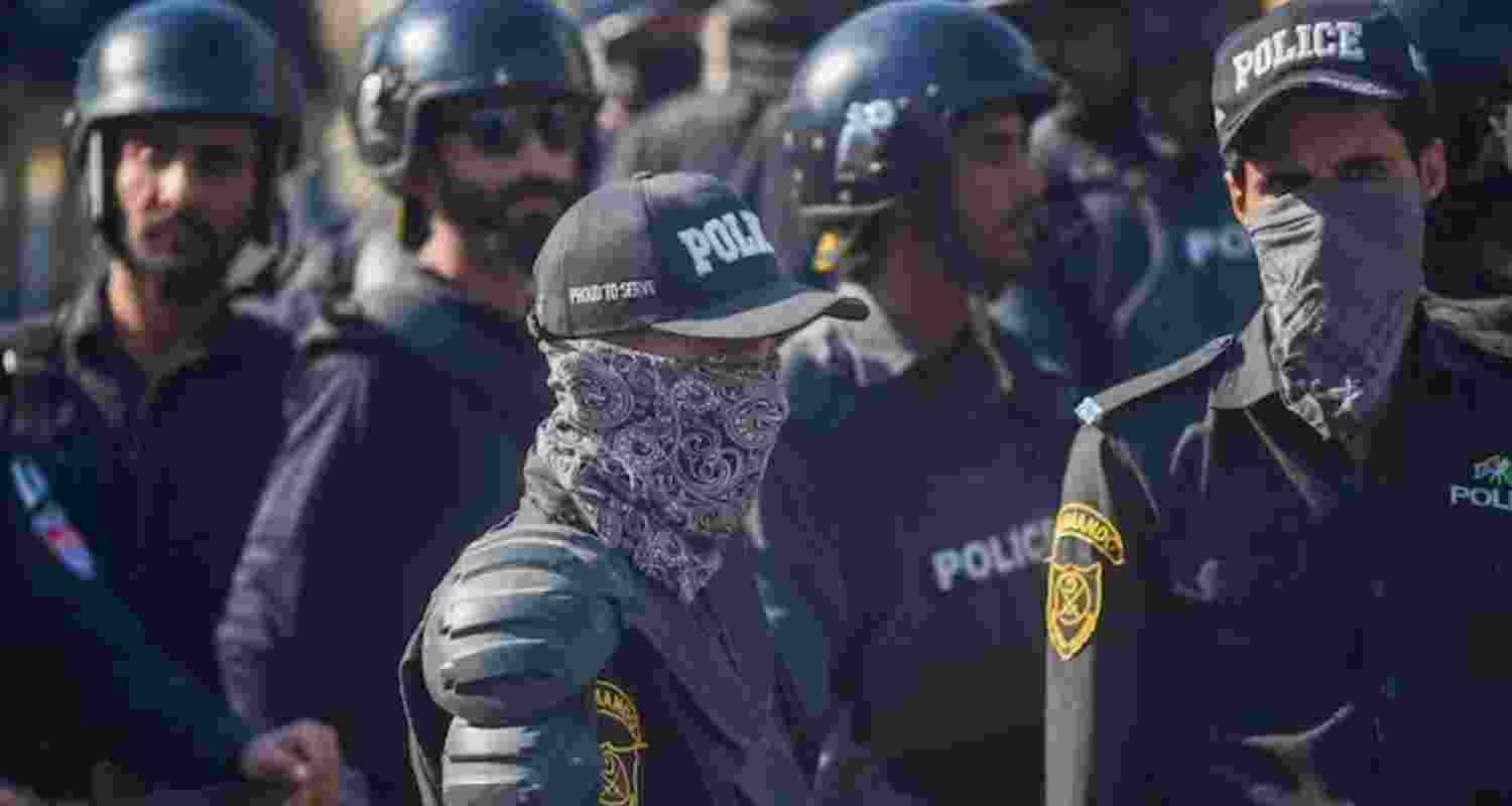 Quetta rally bombing leaves 14 dead dozens injured.