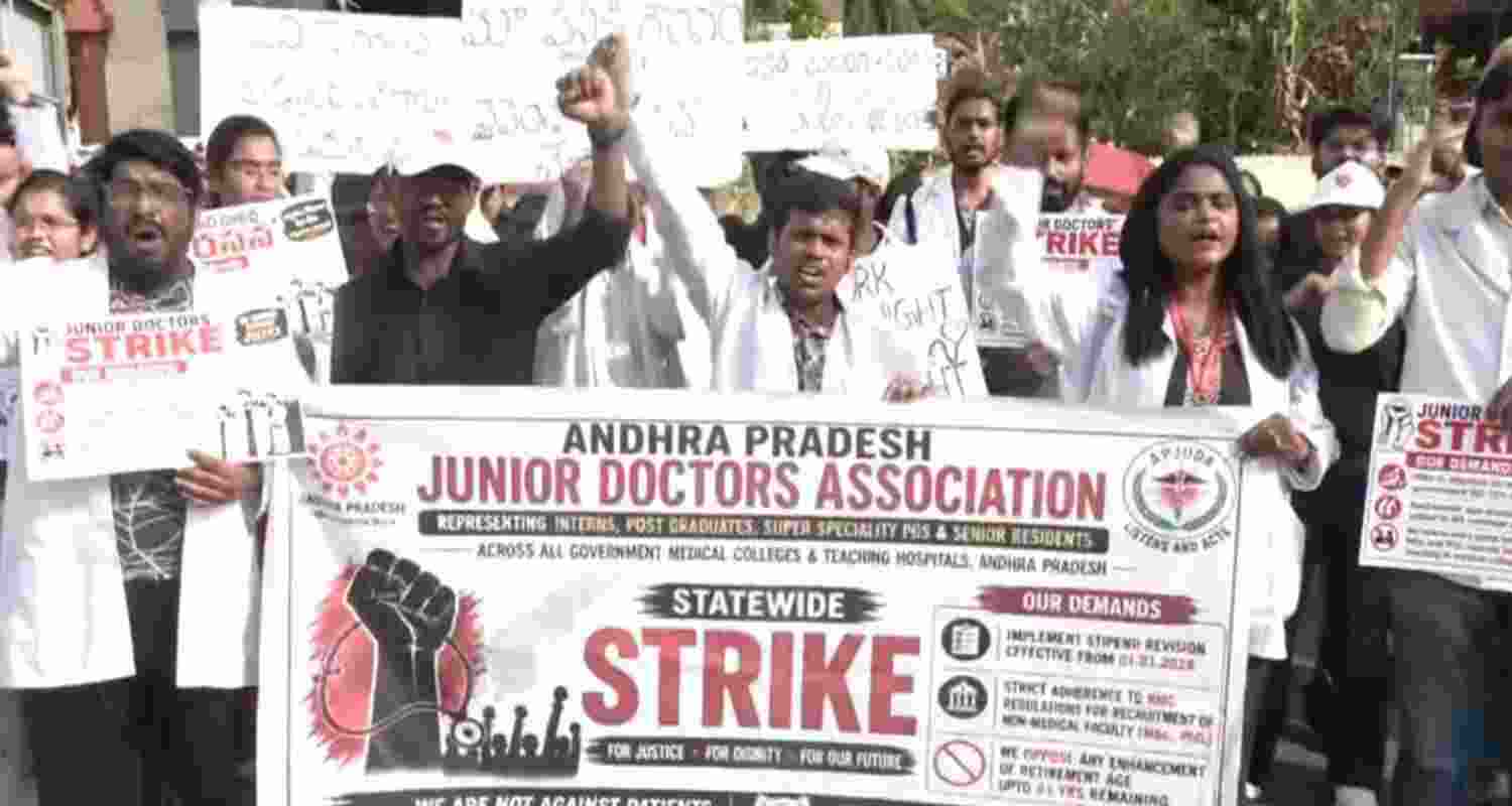 The protest marked the 10th day of the junior doctors' strike and the third consecutive day of suspension of emergency services at government medical colleges and hospitals across the state.