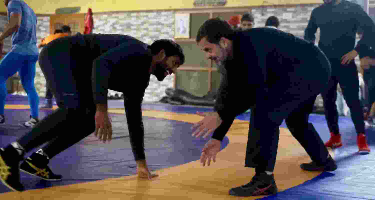 Bajrang Punia in a friendly match when Congress Leader Rahul Gandhi met him. Image X. Bajrang Punia in a friendly match when Congress Leader Rahul Gandhi met him. Image X.
