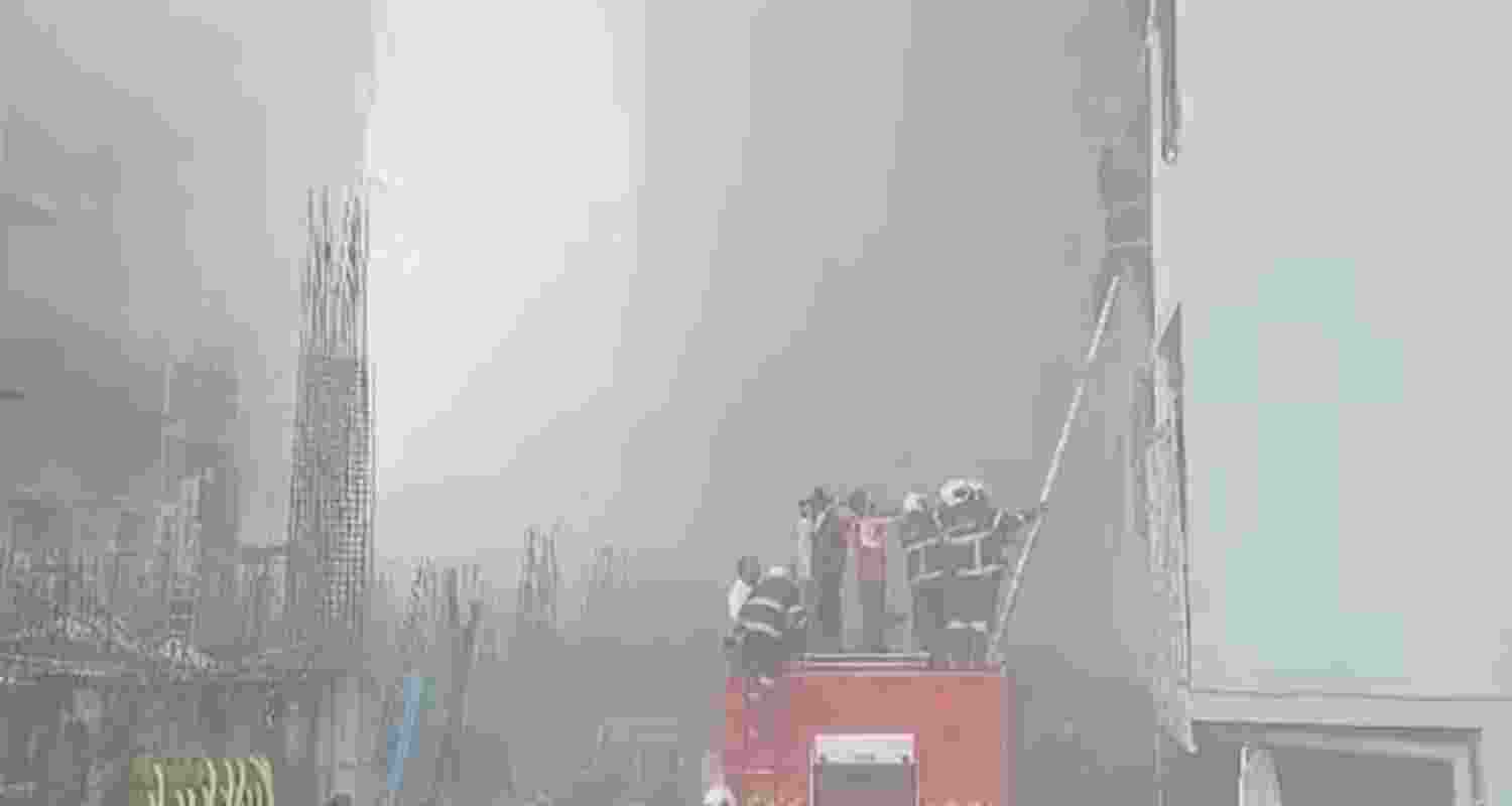 Mumbai fire kills one injures 19 in 23 storey residential tower.