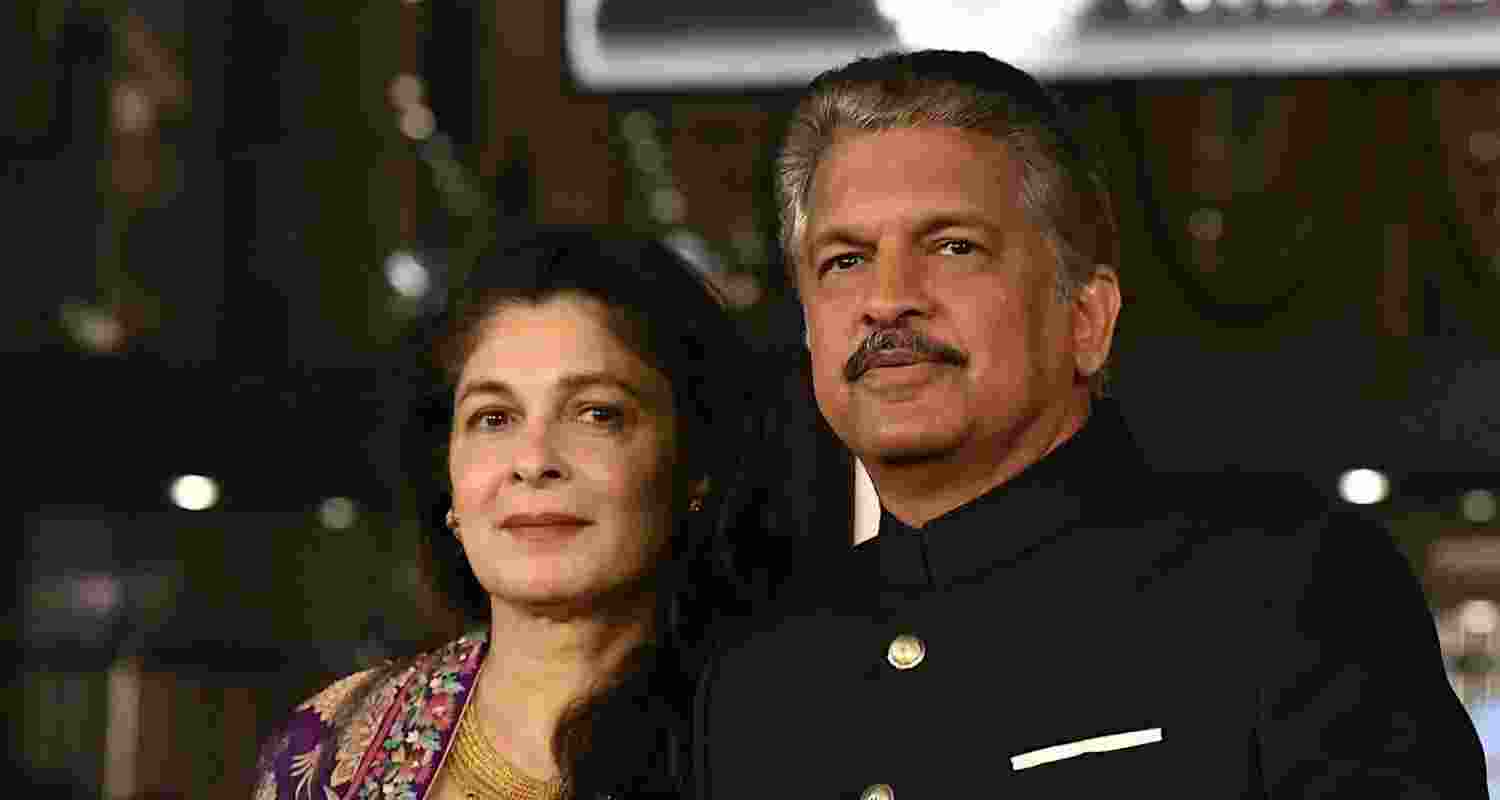 "I love staring at my wife," says Mahindra in work-life debate "I love staring at my wife," says Mahindra in work-life debate