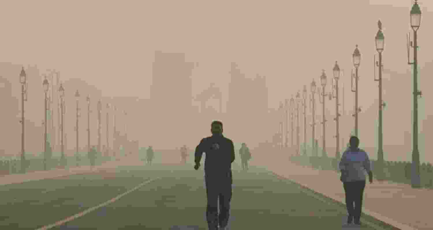 Delhi  AQI at 470,  equivalent to smoking  '12 cigarettes' a day