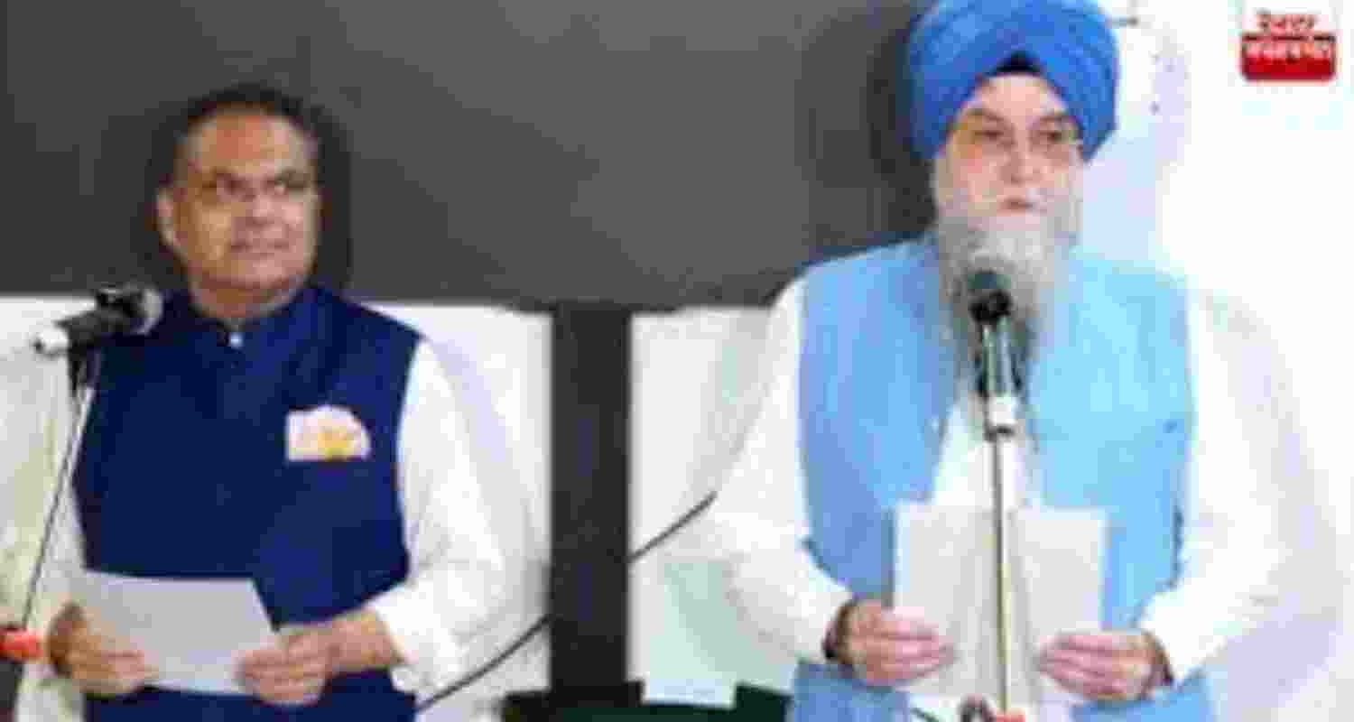 The newly-elected MLA from Ludhiana West, Sanjeev Arora (L) being administered the oath of office by Vidhan Sabha Speaker Kultar Singh Sandhwan