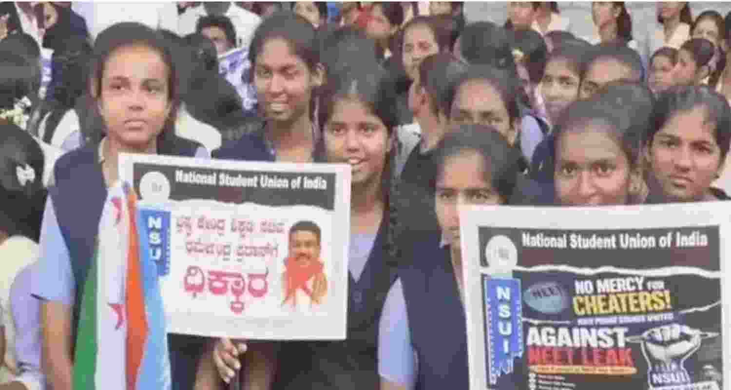 The demonstrators demanded that NEET be scrapped and replaced with the state-run Common Entrance Test (CET) for admissions in Karnataka.