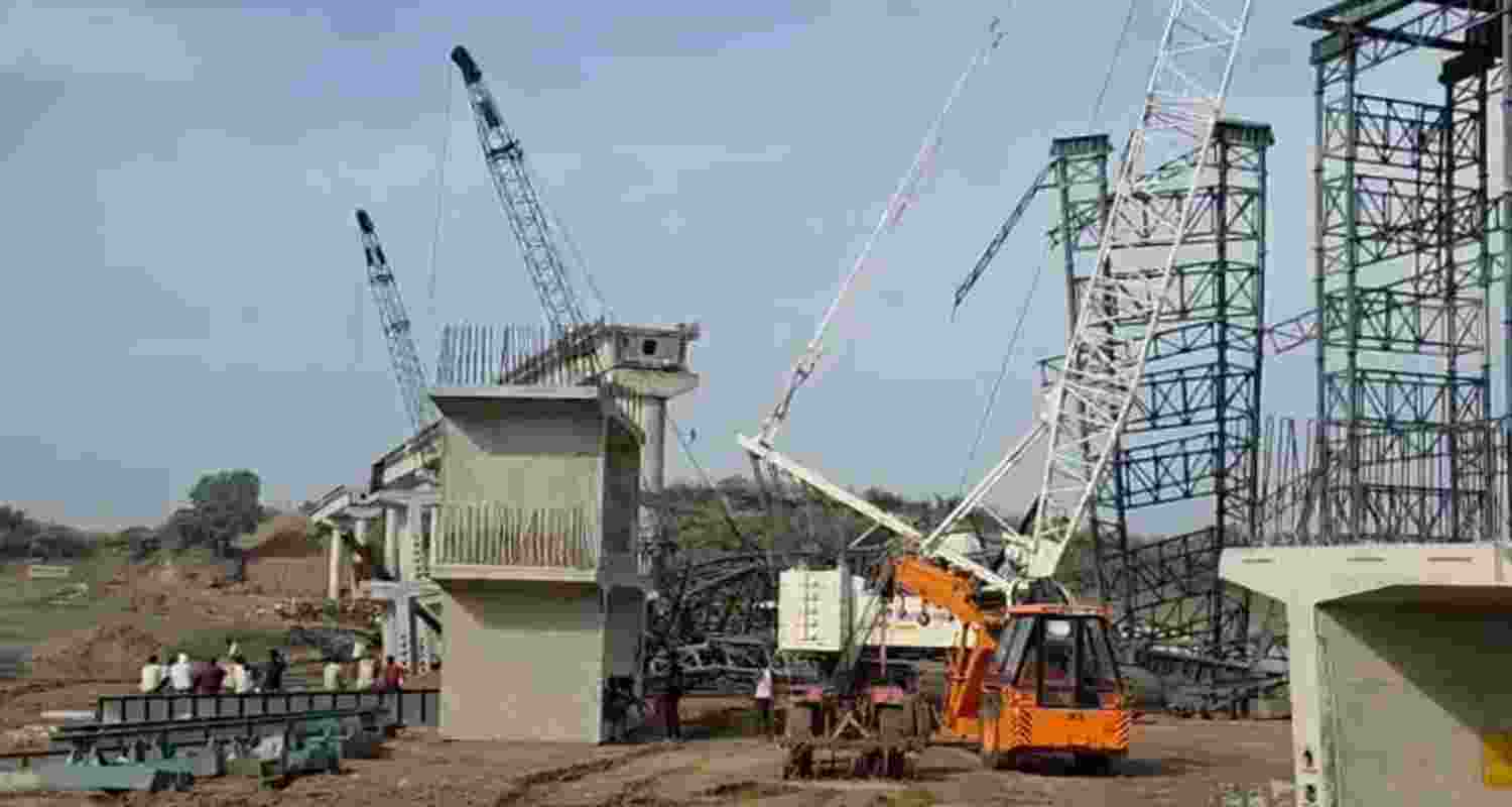 Six labourers died after an under-construction bridge collapsed during a storm in Uttar Pradesh’s Hamirpur district, with rescue operations ongoing.