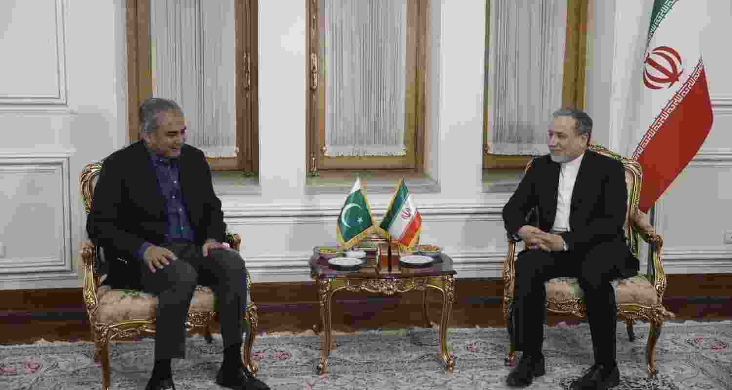 Pak Min meets Iran FM in Tehran to discuss peace talks