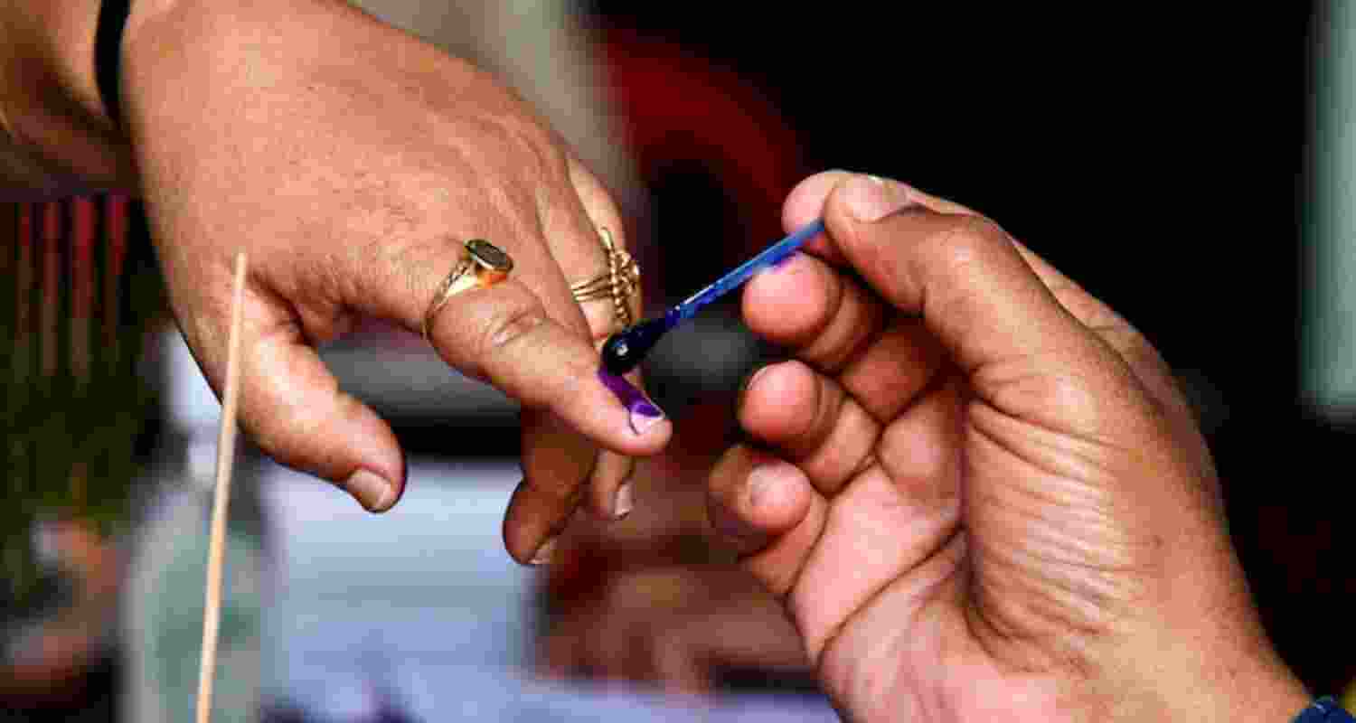 Bengal sees over 40 pc polling till 11 am today amid sporadic violence