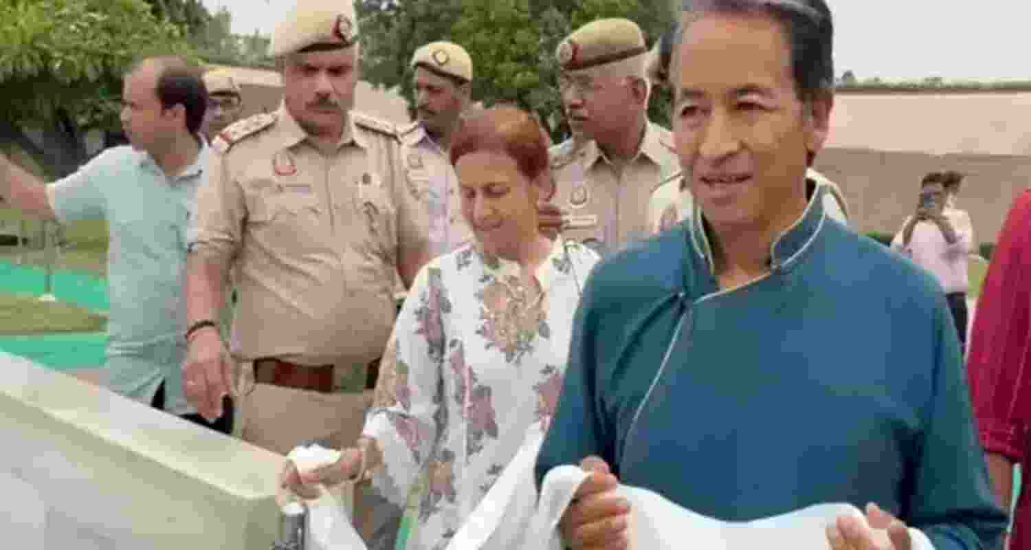 Sonam Wangchuk, along with his wife, paying tributes to Mahatma Gandhi at Rajghat after being discharged from hospital on Monday.