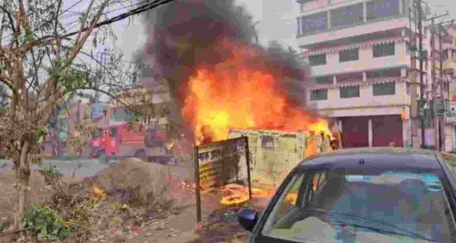 Police vehicles torched as Waqf protests turn violent in WB