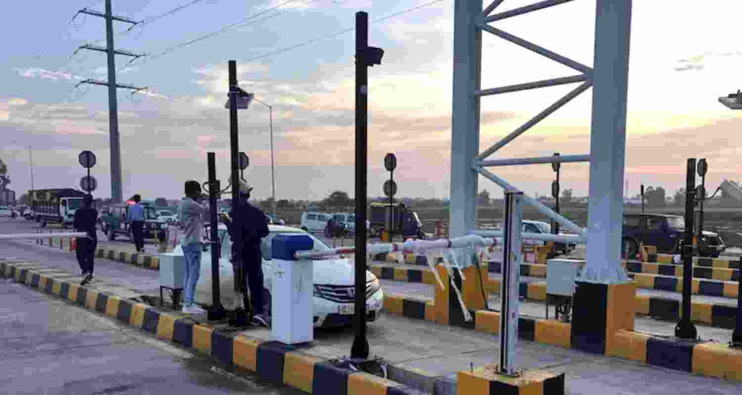 Bakkarwala toll plaza which is India's first unmanned toll plaza is still requires human interference.