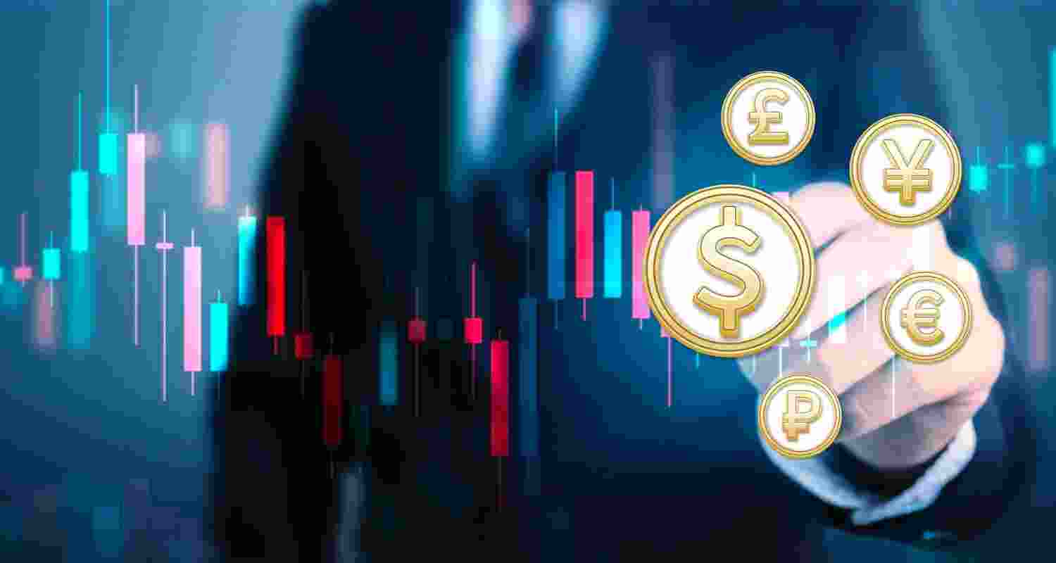 The overall reserves had declined by USD 6.925 billion to USD 695.355 billion, while the value of the gold reserves also declined by USD 3.81 billion to USD 101.726 billion during the week, the RBI said