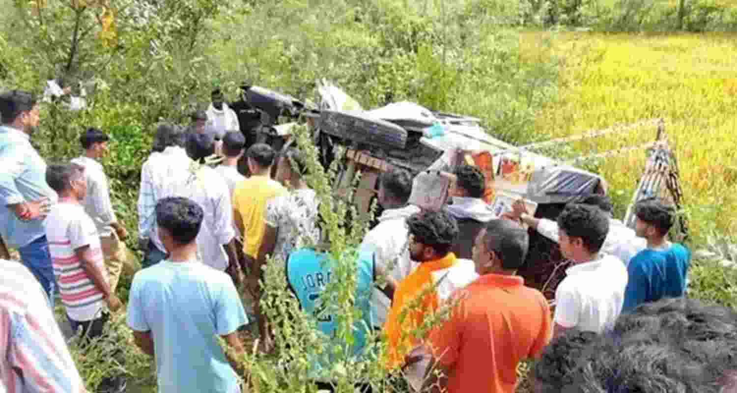Four Killed, 23 injured as van overturns near Ranchi