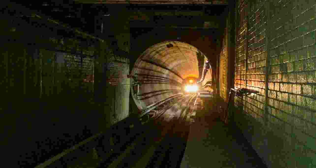 Man found dead in Kolkata Metro tunnel, probe launched Man found dead in Kolkata Metro tunnel, probe launched