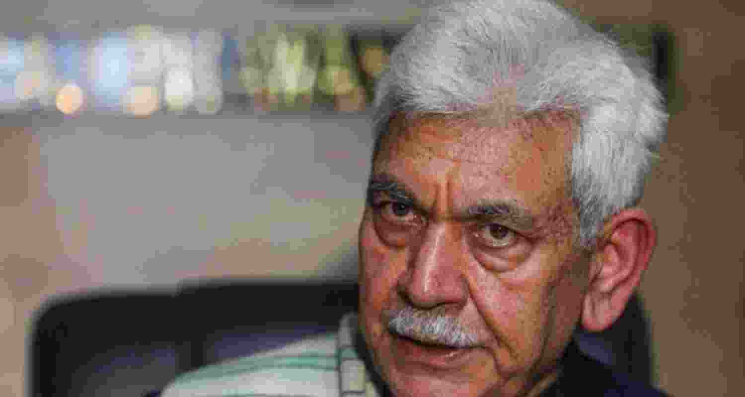 LG Manoj Sinha hails J&K Police for winning the Kendriya Grihmantri Dakshata Padak 2025. 