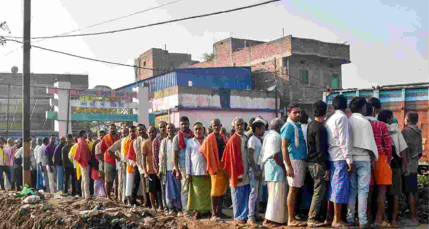 Women voters in Siwan's Pratappur village.